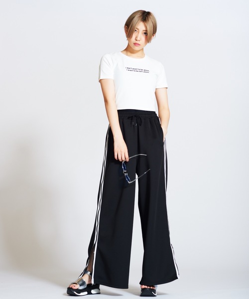WEGO（ウィゴー）の「WEGO/ロゴUネックショートTシャツ（Tシャツ/カットソー・レディース・ライム/パープル/ホワイト・FREE）」の4枚目の写真