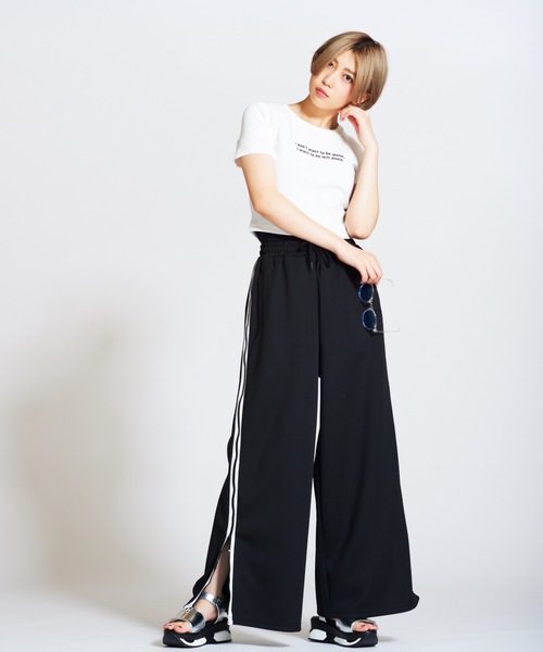 WEGO（ウィゴー）の「WEGO/ロゴUネックショートTシャツ（Tシャツ/カットソー・レディース・ライム/パープル/ホワイト・FREE）」の6枚目の写真