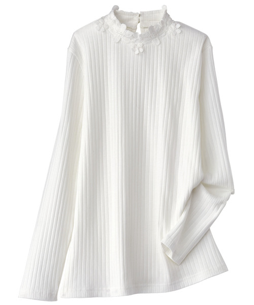 BELLUNA(ベルーナ)の「花モチーフレース使いプルオーバー(Tシャツ/カットソー・レディース・ホワイト/杢グレー/ローズ/グレイッシュブルー/レッド系その他/ブラック・LARGE/X-LARGE/MEDIUM/XX-LARGE/XXX-LARGE/XXXX-LARGE)」の2枚目の写真