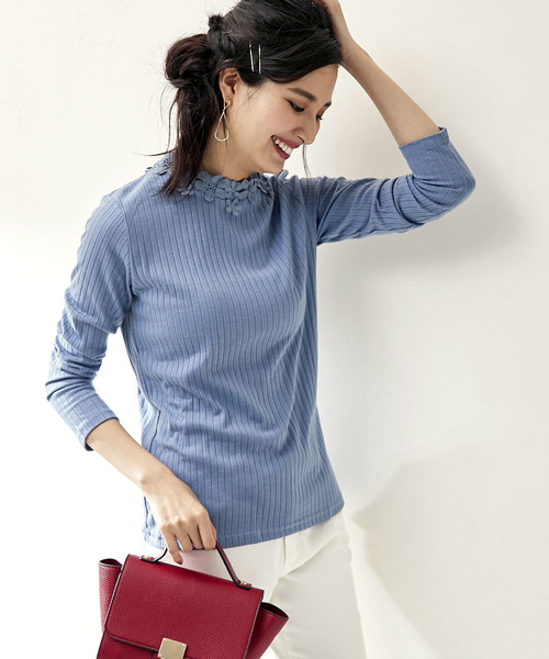 BELLUNA(ベルーナ)の「花モチーフレース使いプルオーバー(Tシャツ/カットソー・レディース・ホワイト/杢グレー/ローズ/グレイッシュブルー/レッド系その他/ブラック・LARGE/X-LARGE/MEDIUM/XX-LARGE/XXX-LARGE/XXXX-LARGE)」の5枚目の写真