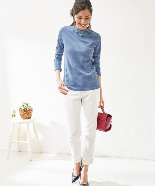 BELLUNA(ベルーナ)の「花モチーフレース使いプルオーバー(Tシャツ/カットソー・レディース・ホワイト/杢グレー/ローズ/グレイッシュブルー/レッド系その他/ブラック・LARGE/X-LARGE/MEDIUM/XX-LARGE/XXX-LARGE/XXXX-LARGE)」の13枚目の写真