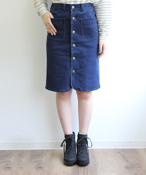 Chico（チコ）の「デニム前開きタイトSK（スカート・レディース・ホワイト/ネイビー・FREE）」の2枚目の写真