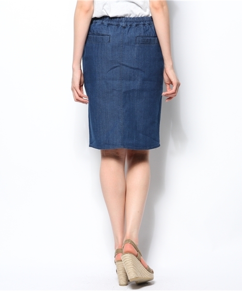Chico（チコ）の「デニム前開きタイトSK（スカート・レディース・ホワイト/ネイビー・FREE）」の3枚目の写真