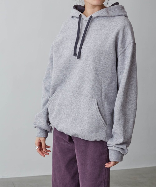 FRUIT OF THE LOOM（フルーツオブザルーム）の「【FRUIT OF THE LOOM】レディース フルーツオブザルーム 裏起毛 オーバーサイズ プルオーバー パーカー（パーカー・レディース・ホワイト/チャコールグレー/ワイン/グリーン/ヘザーグレー/ネイビー/オレンジ/ブラック/パープル・S/M/L）」の4枚目の写真