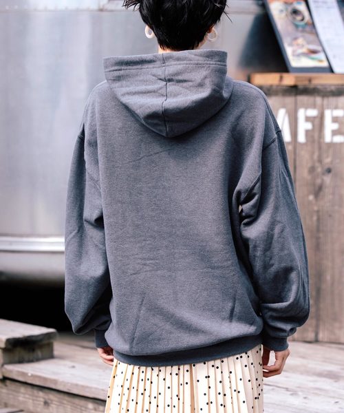 FRUIT OF THE LOOM（フルーツオブザルーム）の「【FRUIT OF THE LOOM】レディース フルーツオブザルーム 裏起毛 オーバーサイズ プルオーバー パーカー（パーカー・レディース・ホワイト/チャコールグレー/ワイン/グリーン/ヘザーグレー/ネイビー/オレンジ/ブラック/パープル・S/M/L）」の14枚目の写真