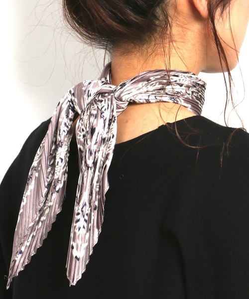 VENCEEXCHANGE（ヴァンスエクスチェンジ）の「バンダナ柄プリーツスカーフ（バンダナ/スカーフ・レディース・オフホワイト/グレー/ブラウン・FREE）」の2枚目の写真