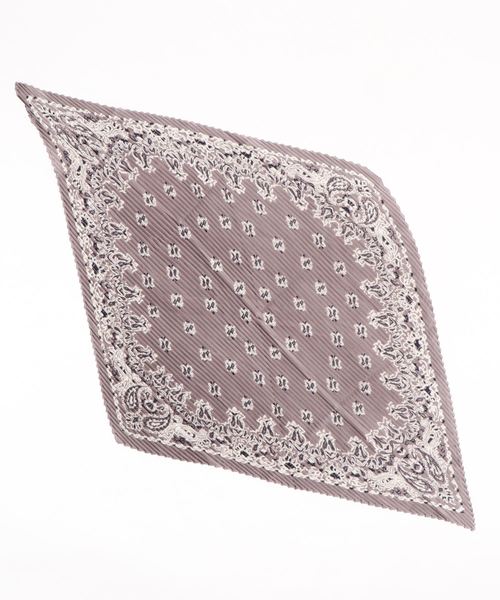 VENCEEXCHANGE（ヴァンスエクスチェンジ）の「バンダナ柄プリーツスカーフ（バンダナ/スカーフ・レディース・オフホワイト/グレー/ブラウン・FREE）」の6枚目の写真