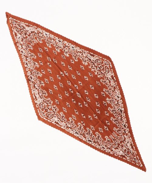 VENCEEXCHANGE（ヴァンスエクスチェンジ）の「バンダナ柄プリーツスカーフ（バンダナ/スカーフ・レディース・オフホワイト/グレー/ブラウン・FREE）」の5枚目の写真