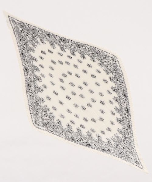 VENCEEXCHANGE（ヴァンスエクスチェンジ）の「バンダナ柄プリーツスカーフ（バンダナ/スカーフ・レディース・オフホワイト/グレー/ブラウン・FREE）」の4枚目の写真