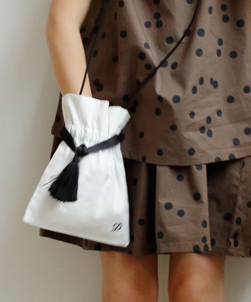 D.fesense（ディーフェセンス）の「【D.fesense /ディーフェセンス】巾着バッグ（ショルダーバッグ・キッズ・ブラック/グリーン/ブラウン/オフホワイト・FREE）」の2枚目の写真