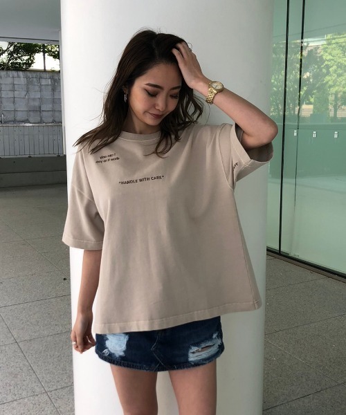 ENVYM（アンビー）の「ポイントロゴルーズＴｅｅ（Tシャツ/カットソー・レディース・ベージュ/ブラック/ブルー/ピンク・FREE）」の3枚目の写真