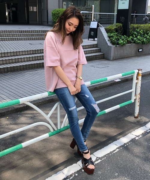 ENVYM（アンビー）の「ポイントロゴルーズＴｅｅ（Tシャツ/カットソー・レディース・ベージュ/ブラック/ブルー/ピンク・FREE）」の18枚目の写真