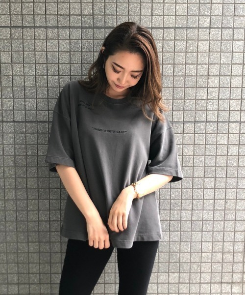 ENVYM（アンビー）の「ポイントロゴルーズＴｅｅ（Tシャツ/カットソー・レディース・ベージュ/ブラック/ブルー/ピンク・FREE）」の9枚目の写真