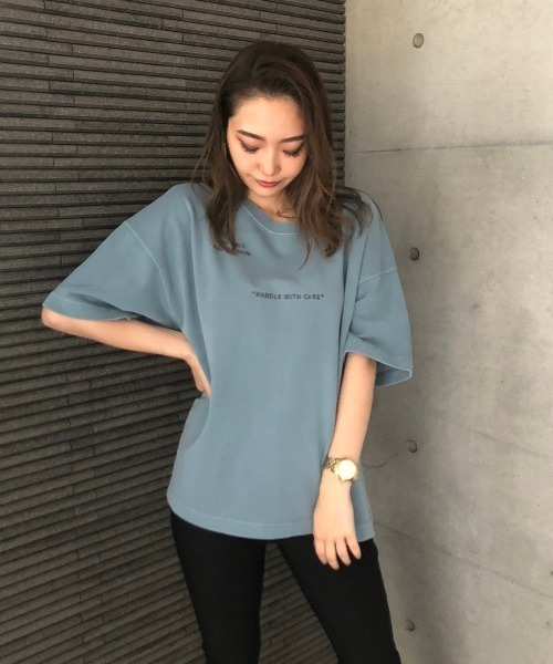 ENVYM（アンビー）の「ポイントロゴルーズＴｅｅ（Tシャツ/カットソー・レディース・ベージュ/ブラック/ブルー/ピンク・FREE）」の15枚目の写真