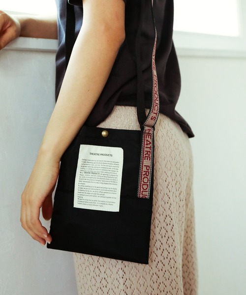 THEATRE PRODUCTS(シアタープロダクツ)の「【THEATRE PRODUCTS】別注サコッシュ(ショルダーバッグ・レディース・ブラック/ベージュ・FREE)」の2枚目の写真