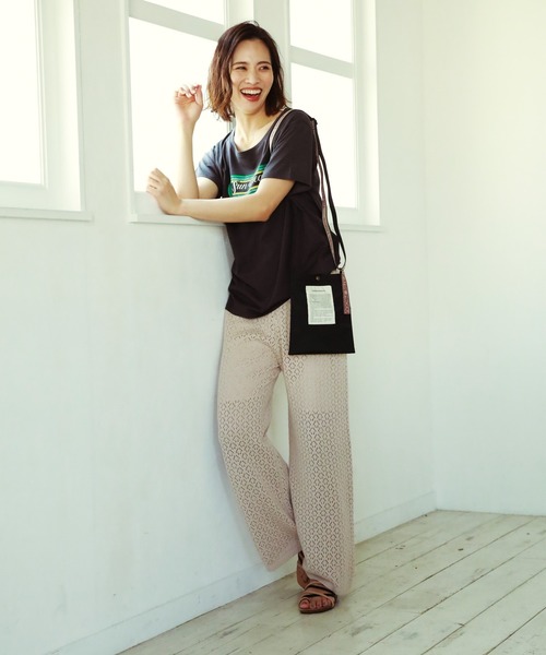 THEATRE PRODUCTS(シアタープロダクツ)の「【THEATRE PRODUCTS】別注サコッシュ(ショルダーバッグ・レディース・ブラック/ベージュ・FREE)」の20枚目の写真