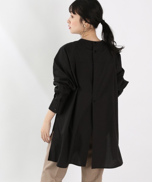 LOWRYS FARM（ローリーズファーム）の「バックスリットドレスシャツ　895051（シャツ/ブラウス・レディース・ブラック/グリーン/オフホワイト・FREE）」の2枚目の写真