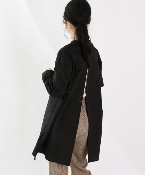 LOWRYS FARM（ローリーズファーム）の「バックスリットドレスシャツ　895051（シャツ/ブラウス・レディース・ブラック/グリーン/オフホワイト・FREE）」の4枚目の写真