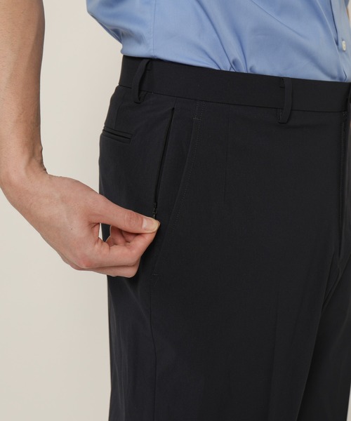 KASHIYAMA（カシヤマ）の「＜ウォッシャブル＞強撥水4WAYストレッチノータックスリムテーパードパンツ（チノパンツ・メンズ・ネイビー/ブラック/カーキ/ブラウン・マルチサイズ）」の17枚目の写真
