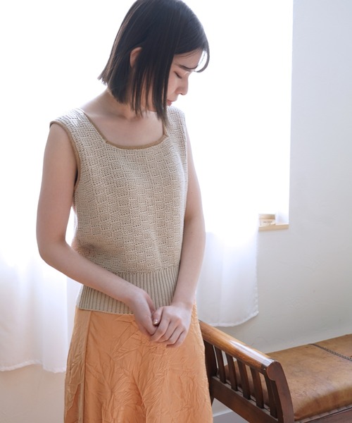 Cheek(チーク)の「バイカラーラインアクセントニットタンク(ニット/セーター・レディース・イエロー/グレイッシュベージュ・MEDIUM)」の19枚目の写真