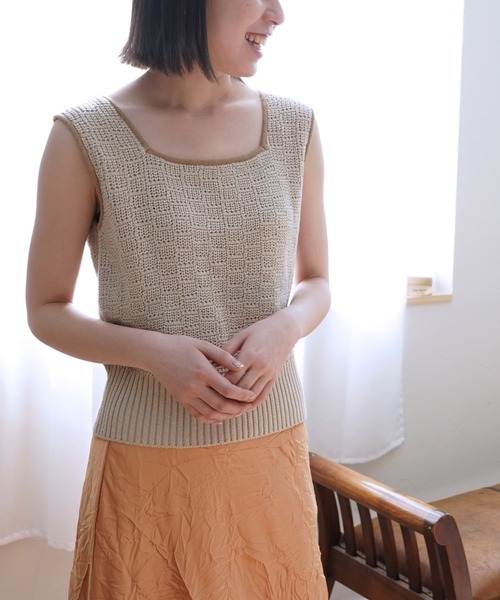 Cheek(チーク)の「バイカラーラインアクセントニットタンク(ニット/セーター・レディース・イエロー/グレイッシュベージュ・MEDIUM)」の12枚目の写真