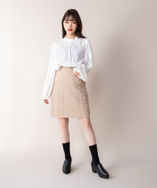 Mysa&Liina(ミーサリーナ)の「裏地つきケーブルニットスカート(スカート・レディース・ベージュ・M)」の3枚目の写真