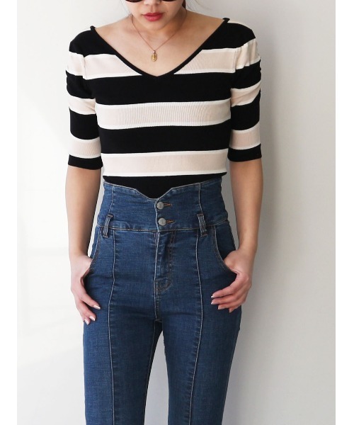 ROYAL PARTY（ロイヤルパーティー）の「【エコヴェロ】洗えるニットVネック半袖パワショルトップス（ニット/セーター・レディース・オフホワイト/ベージュ/ピンク/グリーン/ブルー/ネイビー/ブラック/マルチ/ホワイト系その他2/ブラック系その他・FREE）」の5枚目の写真