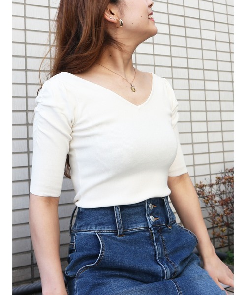 ROYAL PARTY（ロイヤルパーティー）の「【エコヴェロ】洗えるニットVネック半袖パワショルトップス（ニット/セーター・レディース・オフホワイト/ベージュ/ピンク/グリーン/ブルー/ネイビー/ブラック/マルチ/ホワイト系その他2/ブラック系その他・FREE）」の2枚目の写真