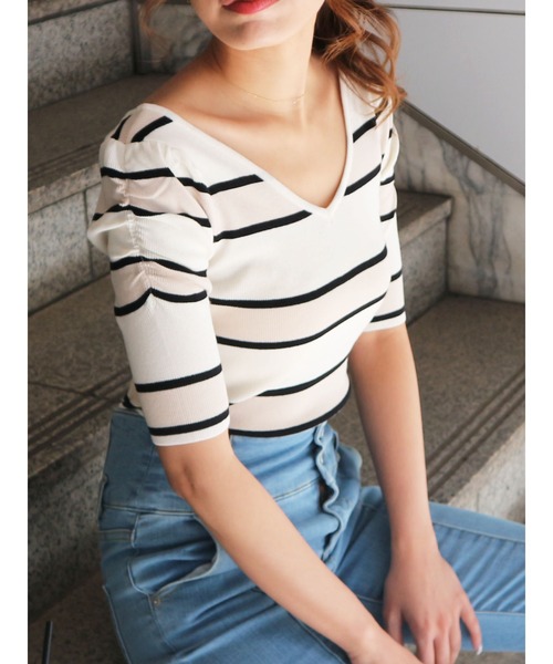 ROYAL PARTY（ロイヤルパーティー）の「【エコヴェロ】洗えるニットVネック半袖パワショルトップス（ニット/セーター・レディース・オフホワイト/ベージュ/ピンク/グリーン/ブルー/ネイビー/ブラック/マルチ/ホワイト系その他2/ブラック系その他・FREE）」の3枚目の写真