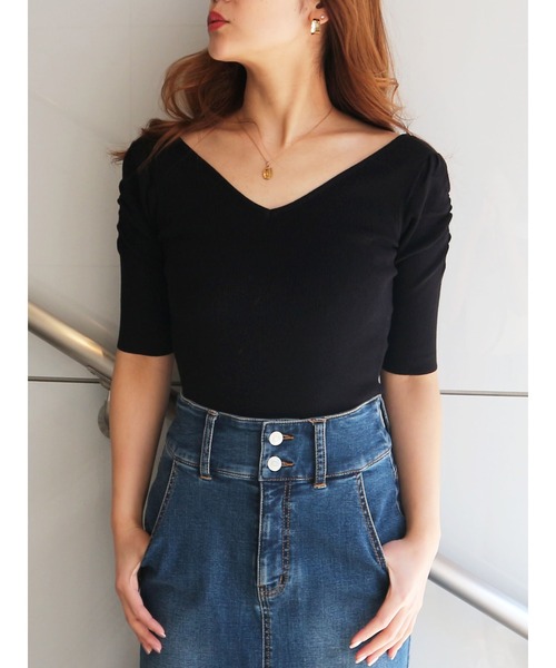 ROYAL PARTY（ロイヤルパーティー）の「【エコヴェロ】洗えるニットVネック半袖パワショルトップス（ニット/セーター・レディース・オフホワイト/ベージュ/ピンク/グリーン/ブルー/ネイビー/ブラック/マルチ/ホワイト系その他2/ブラック系その他・FREE）」の4枚目の写真