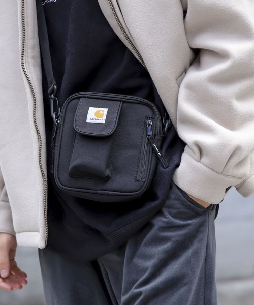 Carhartt（カーハート）の「carhartt　ESSENTIALSBAG S（ショルダーバッグ・メンズ・カーキ/ブラック/ブラウン・ONE）」の2枚目の写真
