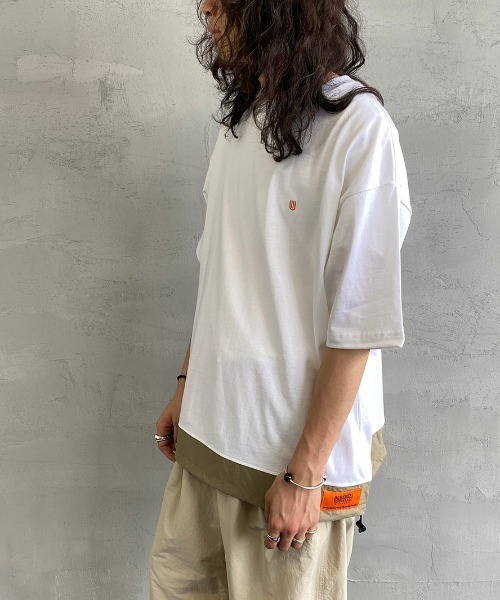 UNIVERSAL OVERALL（ユニバーサルオーバーオール）の「[UNIVERSAL OVERALL/ユニバーサルオーバーオール] 別注  バイカラー ビッグシルエットTシャツ（Tシャツ/カットソー・レディース・グレー/ホワイト/ブラック/ベージュ・L/S/M）」の2枚目の写真