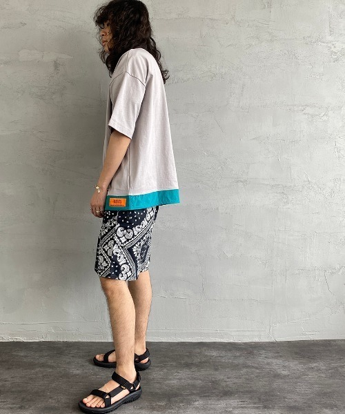 UNIVERSAL OVERALL（ユニバーサルオーバーオール）の「[UNIVERSAL OVERALL/ユニバーサルオーバーオール] 別注  バイカラー ビッグシルエットTシャツ（Tシャツ/カットソー・レディース・グレー/ホワイト/ブラック/ベージュ・L/S/M）」の19枚目の写真