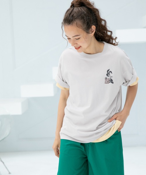 niko and...(ニコアンド)の「カレッジプリントTシャツ(Tシャツ/カットソー・レディース・ライトグレー/ベージュ/オフホワイト/チャコール・MEDIUM/LARGE)」の2枚目の写真