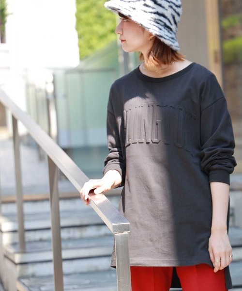 HONEYSUCKLE ROSE（ハニーサックルローズ）の「【HONEYSUCKLE ROSE】カレッジエンボスロゴロンＴ（Tシャツ/カットソー・レディース・ホワイト/オフホワイト/オリーブ/ブルー/ダークグレー/ライトベージュ・M/L）」の14枚目の写真