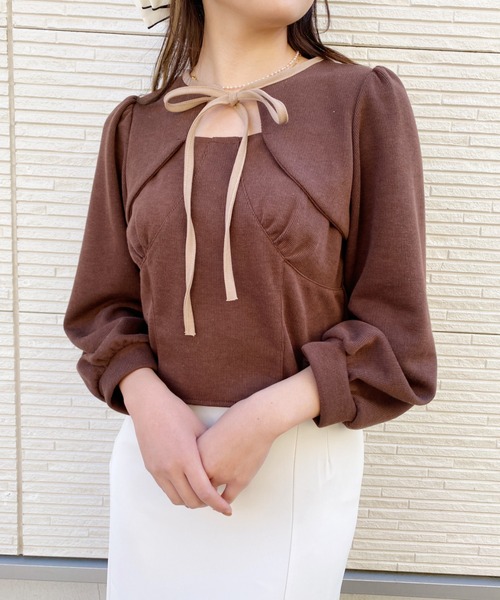 Loueme(ルエム)の「レイヤードデザイン配色リボントップス(ニット/セーター・レディース・ホワイト/ベージュ/ブラウン・FREE)」の2枚目の写真