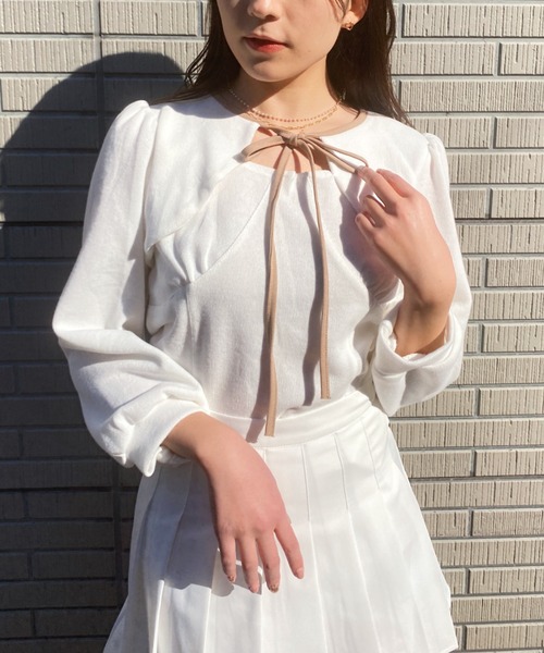 Loueme(ルエム)の「レイヤードデザイン配色リボントップス(ニット/セーター・レディース・ホワイト/ベージュ/ブラウン・FREE)」の1枚目の写真