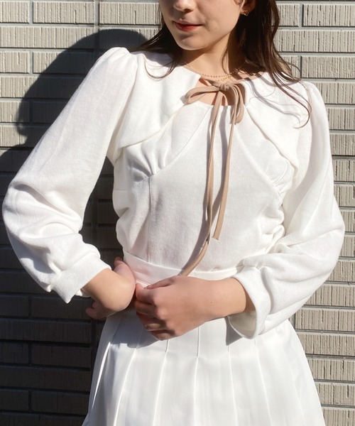 Loueme(ルエム)の「レイヤードデザイン配色リボントップス(ニット/セーター・レディース・ホワイト/ベージュ/ブラウン・FREE)」の5枚目の写真