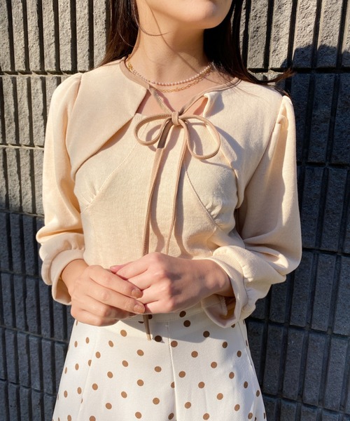 Loueme(ルエム)の「レイヤードデザイン配色リボントップス(ニット/セーター・レディース・ホワイト/ベージュ/ブラウン・FREE)」の15枚目の写真