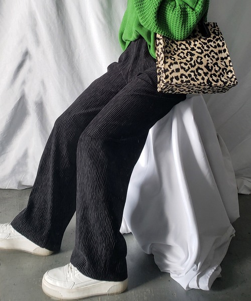 me+em select（ミームセレクト）の「楊柳ベロアハイウエストストレートワイドパンツ（その他パンツ・レディース・ブラック/ブラウン/グレー/アイボリー・MEDIUM/LARGE）」の3枚目の写真