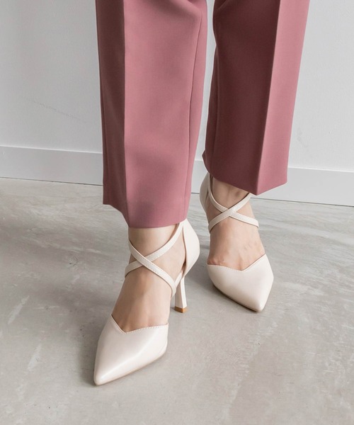 RANDA(ランダ)の「ソフト クロスストラップセパレートパンプス(パンプス・レディース・ブラック/イエロー/ブルー/アイボリー/グレイッシュベージュ/ミント/ピンク/ブラウン/ピンク系その他・LL/S/M/L/SS)」の2枚目の写真