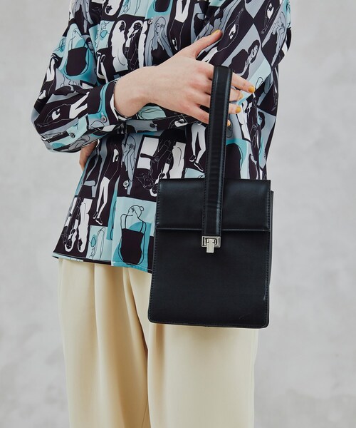 tk.TAKEO KIKUCHI（ティーケータケオキクチ）の「◆シンセティックレザーハンドルバッグ（ハンドバッグ・レディース・ブラック/ベージュ・00）」の2枚目の写真