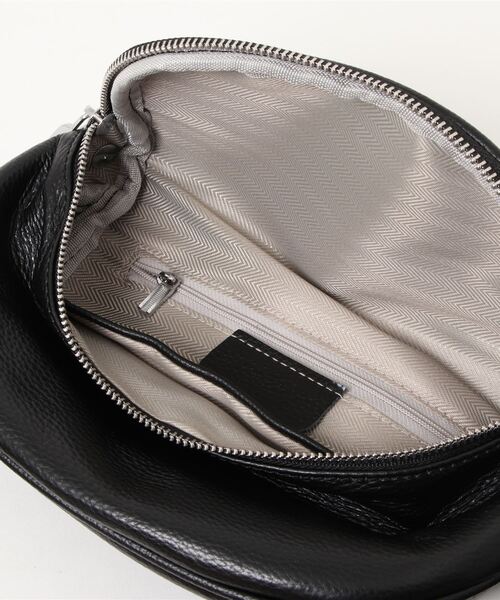 Fun & Daily（ファンアンドデイリー）の「Cow Leather Body Bag（ボディバッグ/ウエストポーチ・レディース・ブラック/グリーン・FREE）」の8枚目の写真