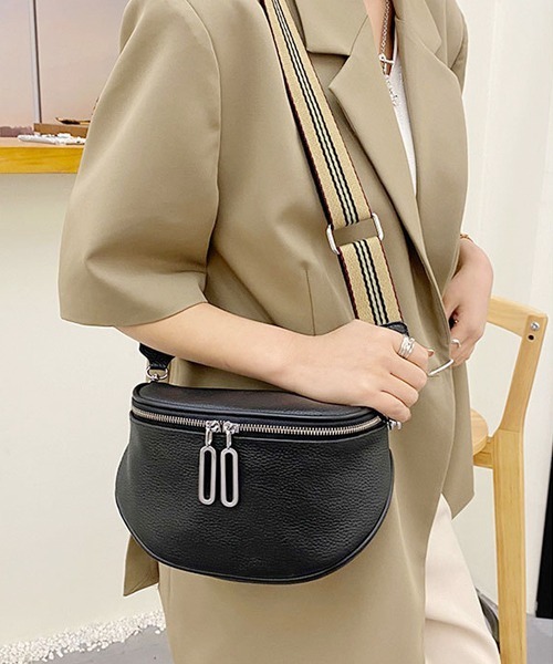 Fun & Daily（ファンアンドデイリー）の「Cow Leather Body Bag（ボディバッグ/ウエストポーチ・レディース・ブラック/グリーン・FREE）」の3枚目の写真