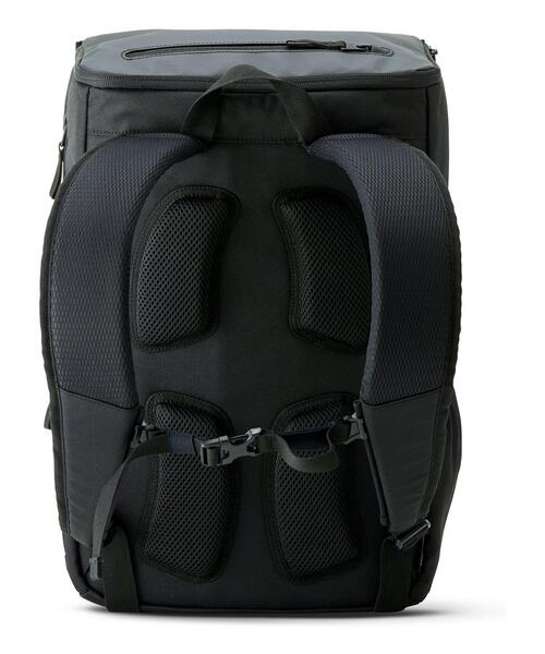 UNDER ARMOUR(アンダーアーマー)の「UAクール ターポリン バックパック3.0 27L(トレーニング/メンズ/レディース)(バックパック/リュック・レディース・ブラック×ライム/ブラック・ONESIZE)」の4枚目の写真