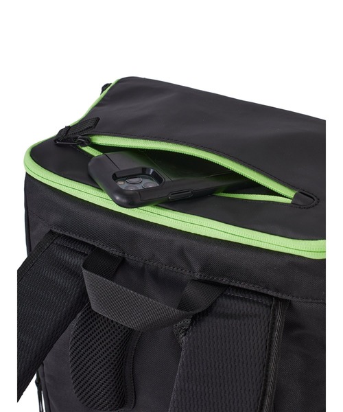 UNDER ARMOUR(アンダーアーマー)の「UAクール ターポリン バックパック3.0 27L(トレーニング/メンズ/レディース)(バックパック/リュック・レディース・ブラック×ライム/ブラック・ONESIZE)」の13枚目の写真