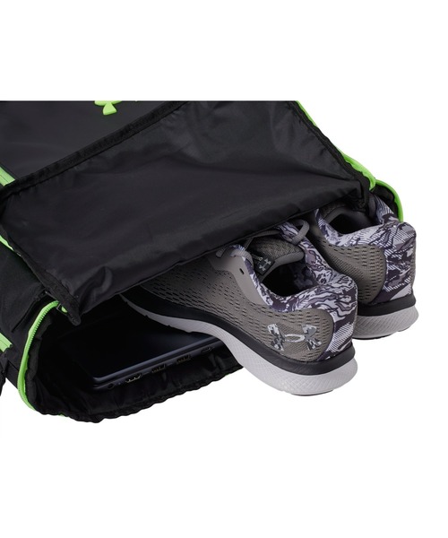 UNDER ARMOUR(アンダーアーマー)の「UAクール ターポリン バックパック3.0 27L(トレーニング/メンズ/レディース)(バックパック/リュック・レディース・ブラック×ライム/ブラック・ONESIZE)」の9枚目の写真