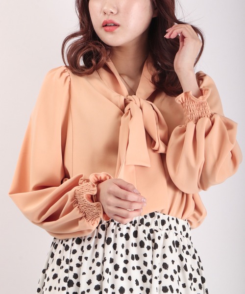 Brownie(ブラウニー)の「Brownie 前後2WAY ボウタイリボンブラウス(シャツ/ブラウス・レディース・グリーン/オレンジ/ブラック/オフホワイト・FREE)」の12枚目の写真