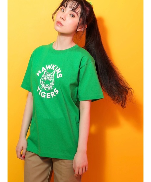 Green　Parks（グリーンパークス）の「■STRANGER THINGS HAWKINS T（Tシャツ/カットソー・レディース・グリーン・FREE）」の2枚目の写真
