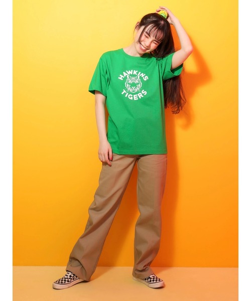 Green　Parks（グリーンパークス）の「■STRANGER THINGS HAWKINS T（Tシャツ/カットソー・レディース・グリーン・FREE）」の6枚目の写真